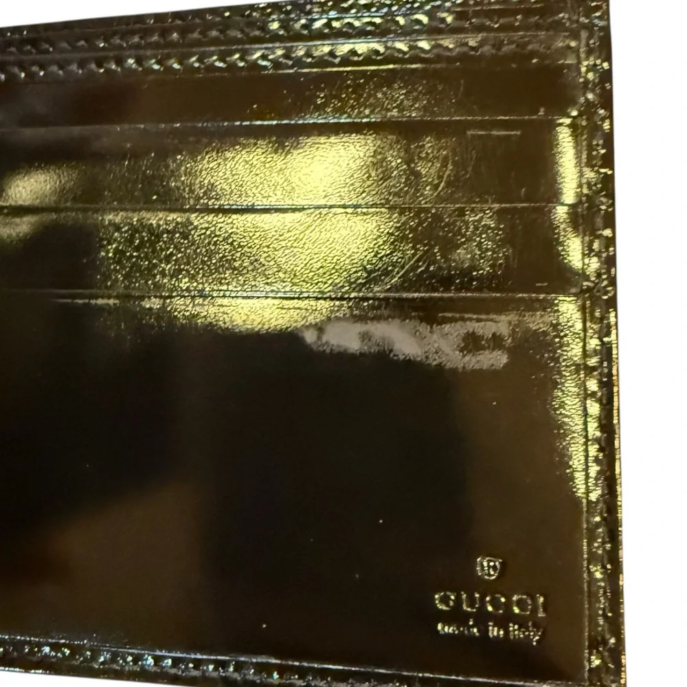 Gucci Men’s Black Leather Bi Fold Wallet Silver tone G Logo